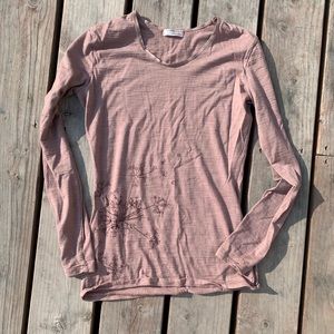 Icebreaker Long Sleeve w/flower pattern on side.